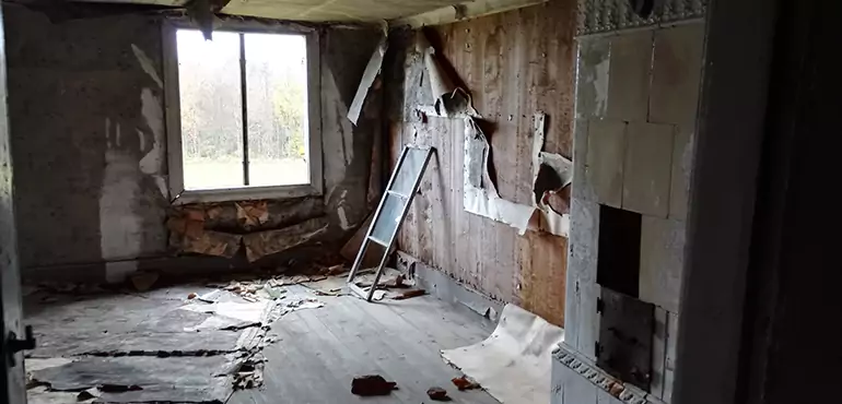 Why Selling a Distressed House Through Traditional Methods Fails in Fullerton